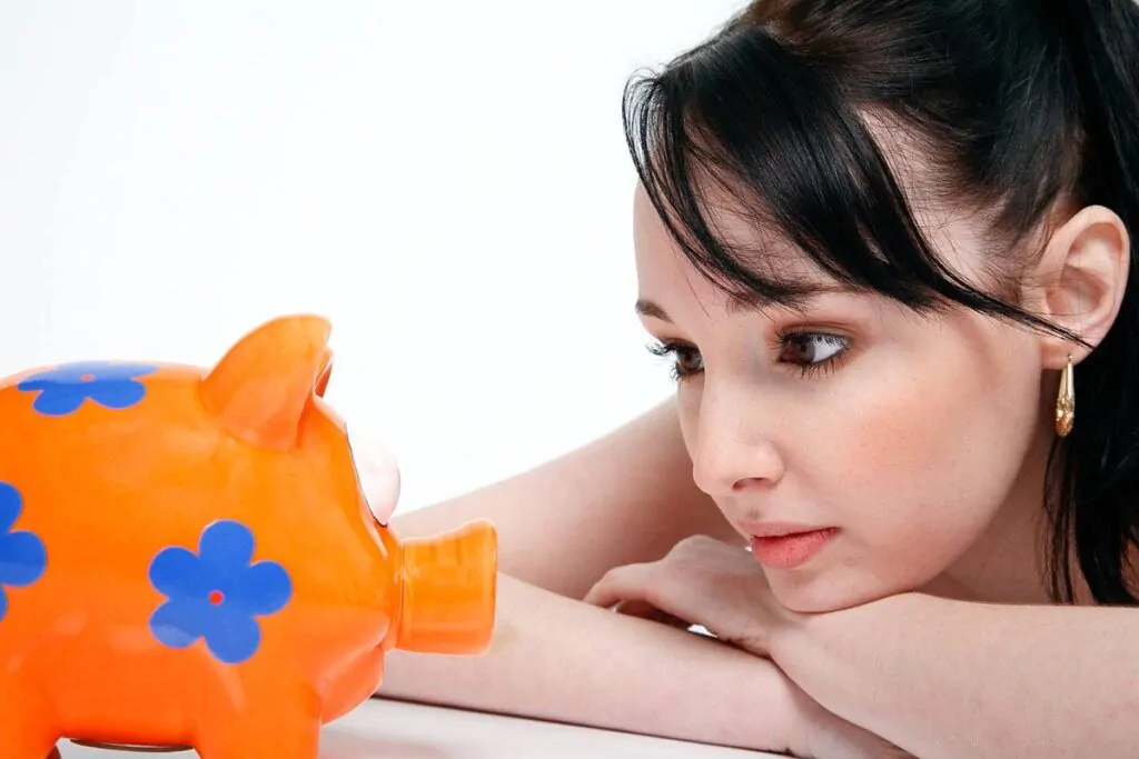 How much money do I need to retire in the UK? 2 Piggy bank